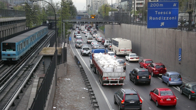 Vecinos de Macul protestan contra construcción de Autopista Costanera Central