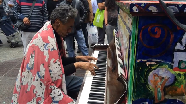 La historia detrás del pianista del Paseo Ahumada