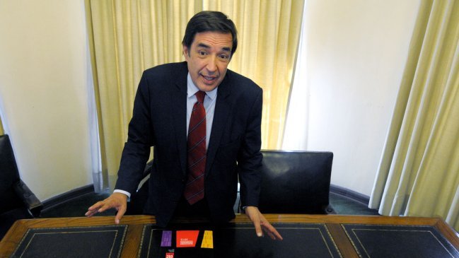 Patricio Santamaría propuso que los patrocinios se firmen ante el Servel