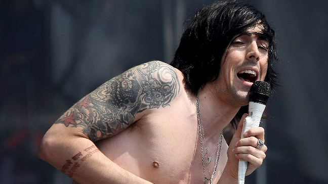 Excantante de Lostprophets admitió que intentó violar a un bebé