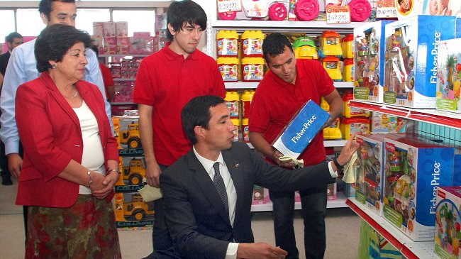 Gobierno llamó a los jóvenes a aprovechar ofertas laborales navideñas