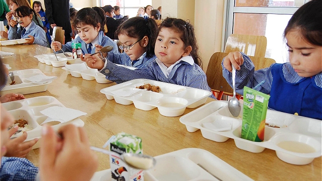 Junaeb implementará plan para repartir alimentos que no se utilizan en colegios