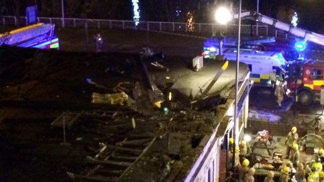 Helicóptero policial cayó sobre un pub en Glasgow