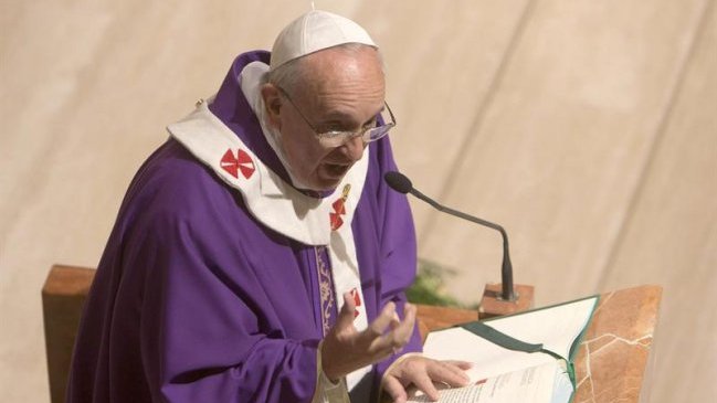 El Papa expresó su compasión por las víctimas de los curas pederastas