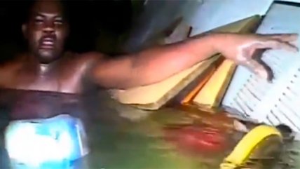   Buzos encuentran a sobreviviente 60 horas después de naufragio 