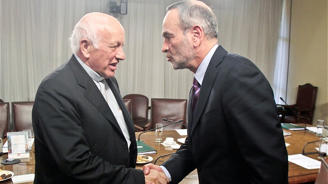 Diputado Saffirio emplazó a Ezzati: 