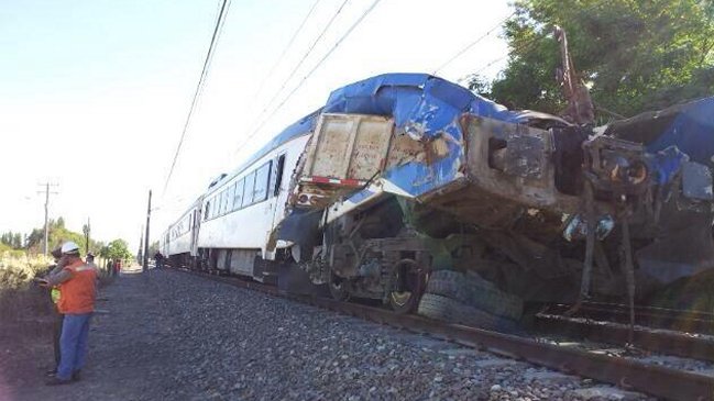 Tren chocó con camión en Requínoa