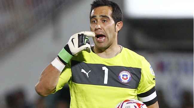 Prensa española dice que Bravo está en los planes de Barcelona y Manchester City