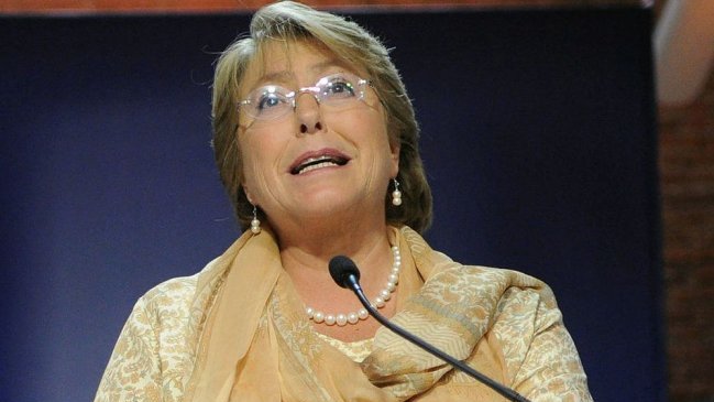 Bachelet negó que su comando instruya frenar inauguración de hospitales