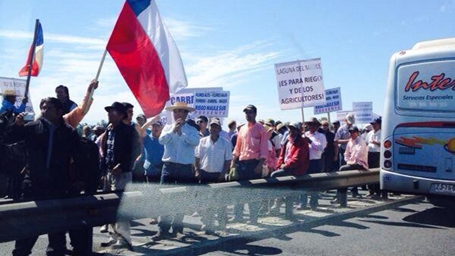Agricultores del Maule protestaron contra convenio entre Gobierno y Endesa