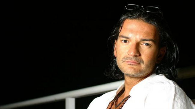 Ricardo Arjona dio el último adiós a su madre