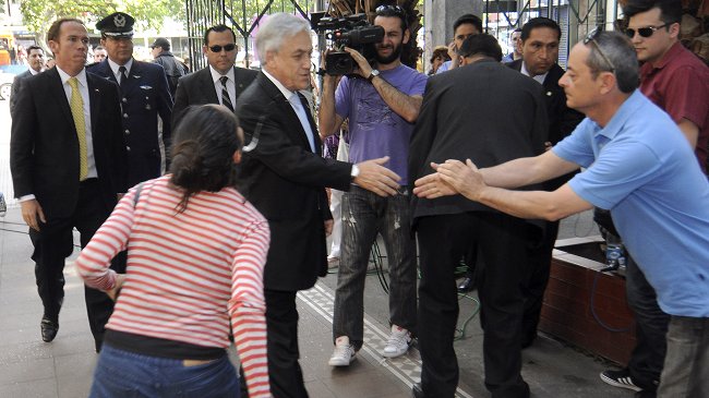 Mujer que escupió a Piñera: 