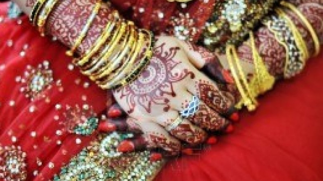 Mujer fue atacada con ácido poco antes de su boda en India