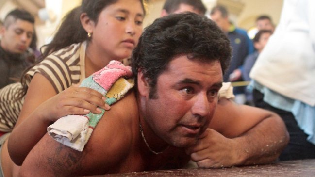 Miles de personas peregrinan hacia Lo Vásquez