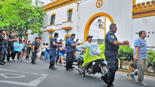 Argentina: Nuevos incidentes por huelga policial dejan un muerto