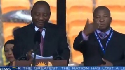 Acusan de fraude a intérprete de lenguaje de señas en homenaje a Mandela
