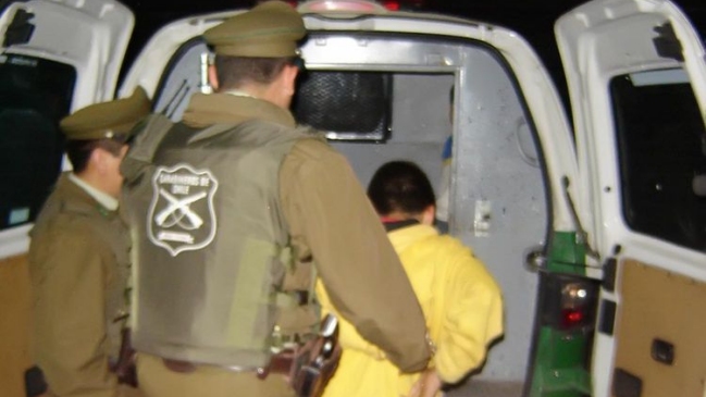 Persecución policial terminó con tres detenidos en Santiago