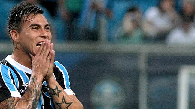 Napoli condicionó préstamo de Eduardo Vargas a Santos FC