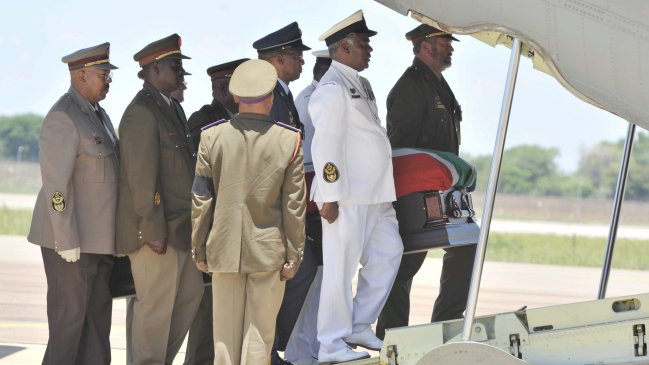 Avión con cuerpo de Mandela llegó a la provincia donde será enterrado