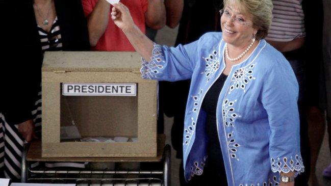 Michelle Bachelet volvió a imponerse en las zonas más afectadas el 27-F