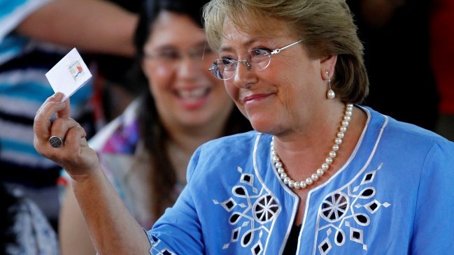 Bachelet ganó elección simbólica de chilenos en el extranjero