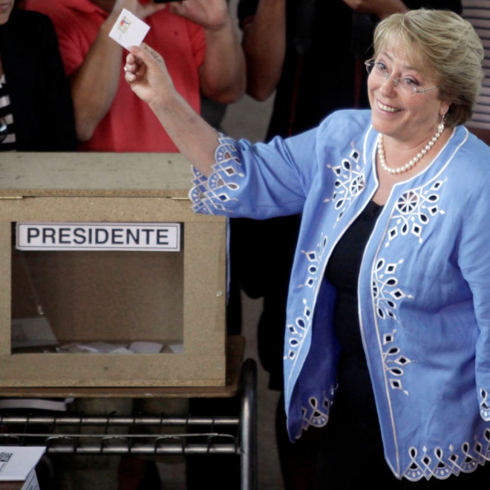 Michelle Bachelet volvió a imponerse en las zonas más afectadas el 27-F