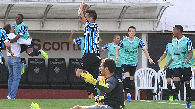 Santos FC confía en préstamo de Eduardo Vargas tras reunirse con directivos de Napoli