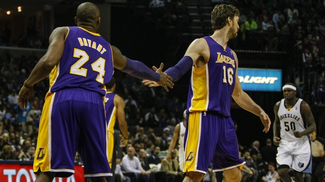 Gasol y Bryant se combinaron para liderar triunfo de los Lakers