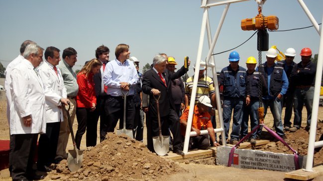 Instalan la primera piedra del Hospital de Puente Alto