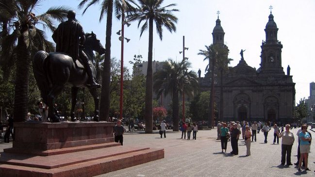 Municipalidad de Santiago presentó proyecto para mejorar la Plaza de Armas