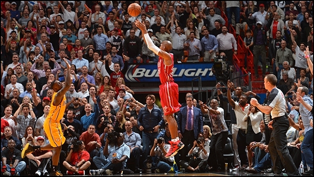 Dwyane Wade surgió como figura en la victoria de Miami