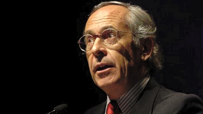 José Piñera: Bachelet está poniéndose en el lado equivocado de la historia