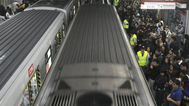 Persona se arrojó a la vía del metro San Pablo