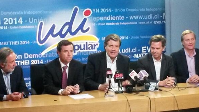 Ministros Pérez y De Vicente firmaron como nuevos militantes de la UDI