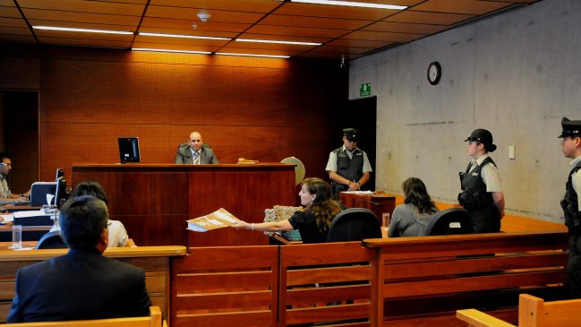 Asesora del hogar acusada de golpear a niña de dos años quedó con firma mensual