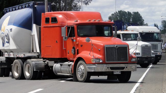 Camioneros emplazaron al Gobierno para detener alza de combustibles