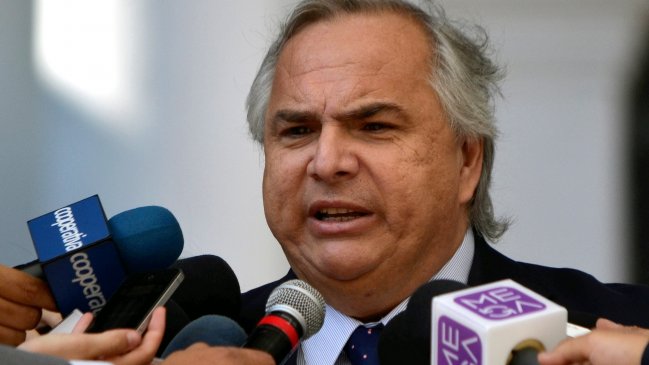 Ministro Chadwick: Allamand solo intenta causarle daño a Piñera