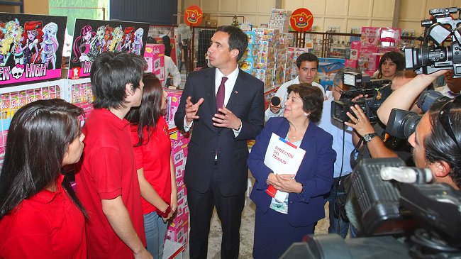 Ministro salió a recordar horarios del comercio en Navidad