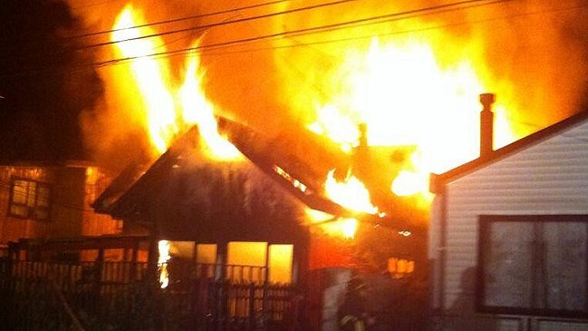 Cuatro personas muertas dejó incendio en Castro