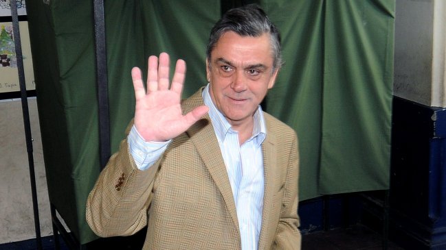 Longueira crea empresa de asesorías financieras y políticas