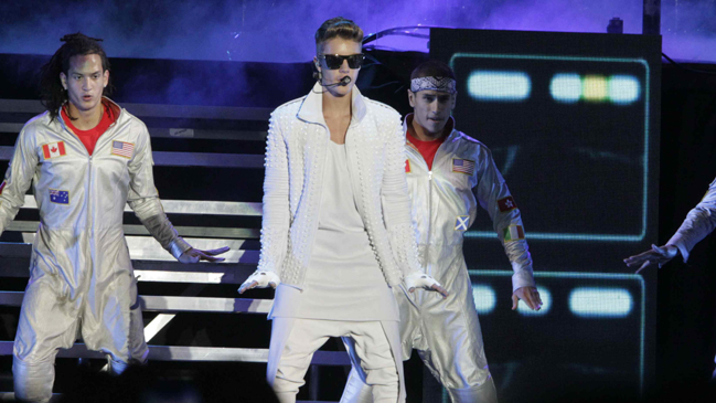 Justin Bieber lanza disco y película para cerrar su gira