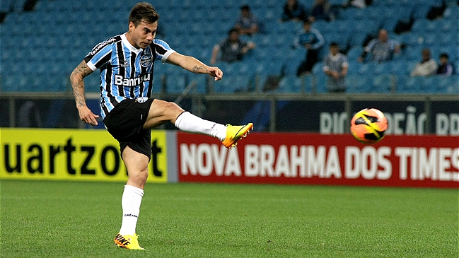 Santos FC espera anunciar el préstamo de Eduardo Vargas en los primeros días de 2014