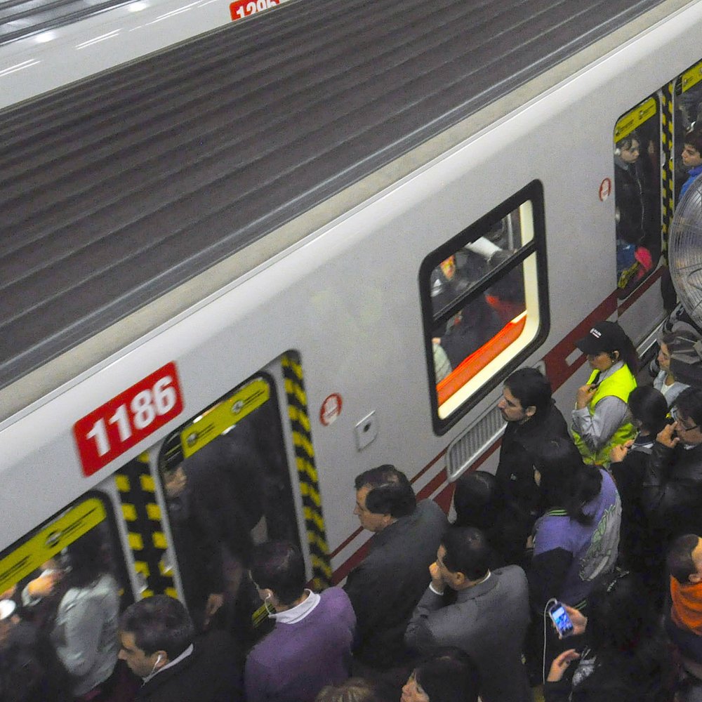 Metro de Santiago reforzará servicios de trenes en Navidad y Año Nuevo
