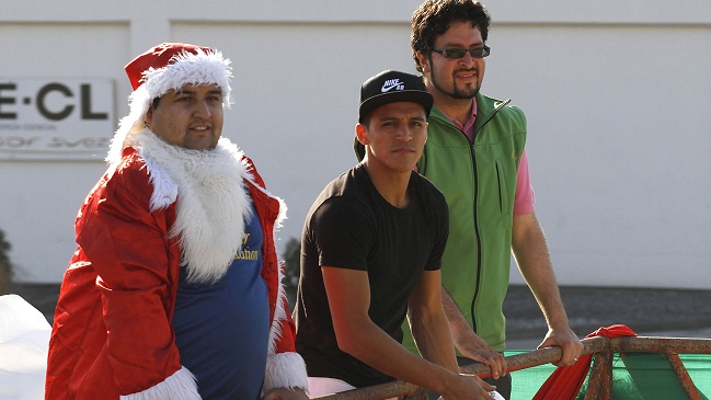 Alexis Sánchez repartió regalos entre los niños de Tocopilla