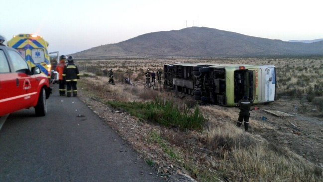 Tur Bus volcó en la Ruta 5 Norte al sur de La Serena