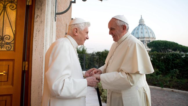 Benedicto XVI almorzó con el Papa Francisco en El Vaticano