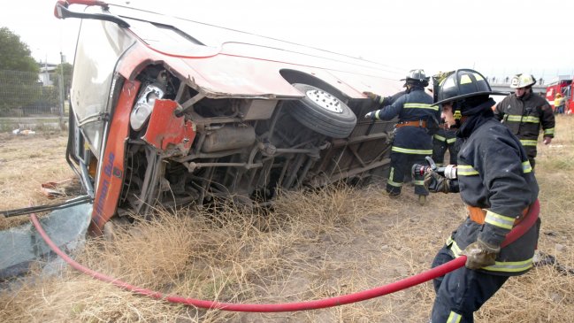 Autoridades confirmaron nueve víctimas fatales tras volcamiento de bus en Arica
