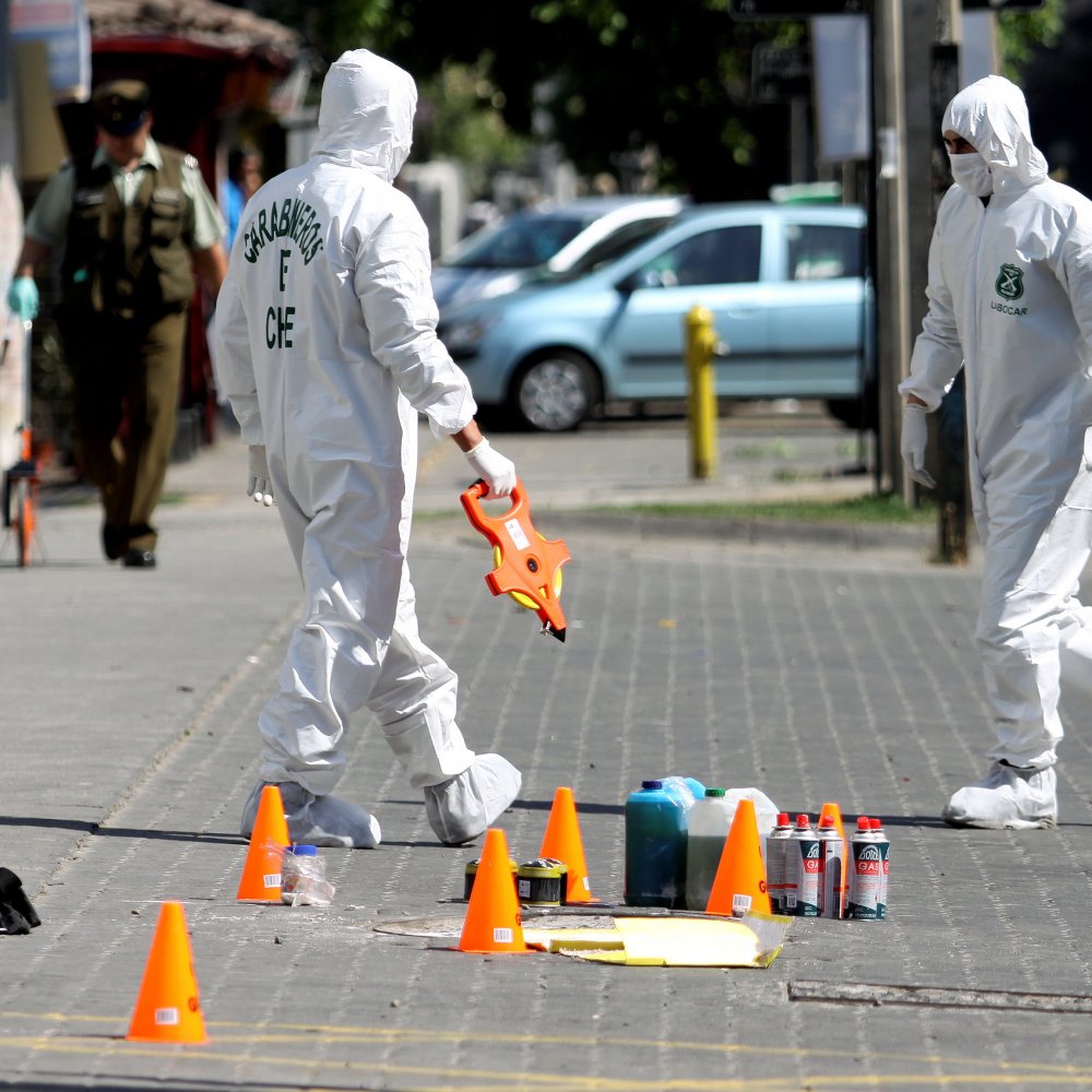 Artefacto explosivo afectó a sucursal bancaria a pasos de La Moneda