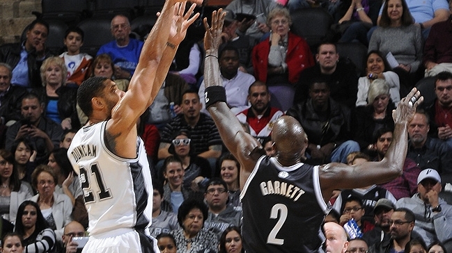 Tony Parker mantuvo a los Spurs en racha triunfal