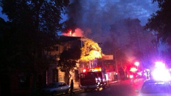 Indagan intencionalidad de incendio que afectó a viejo edificio en Bellavista